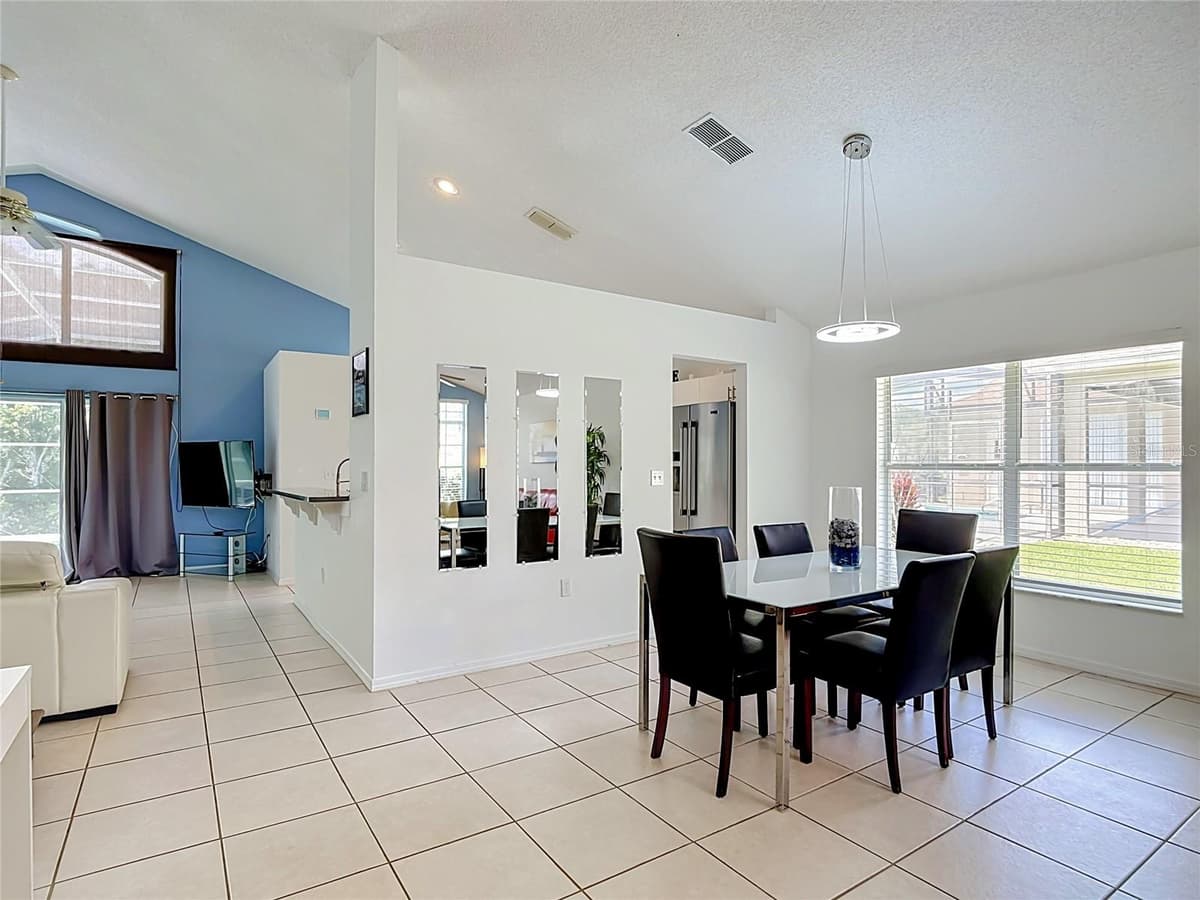 906 MONTANA AVENUE — photo 10 of 61