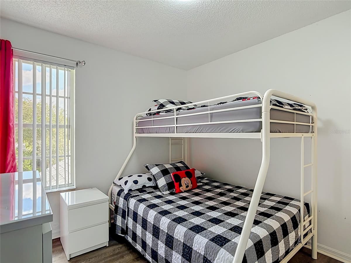 906 MONTANA AVENUE — photo 30 of 61