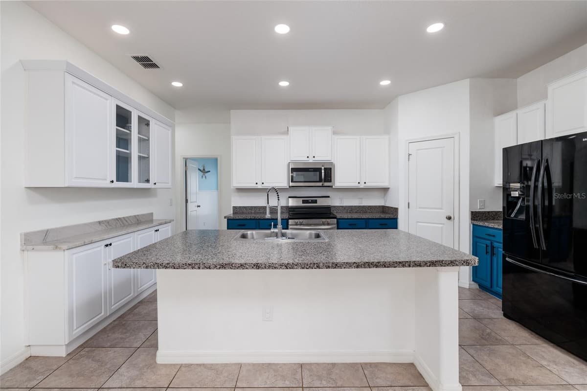 36077 STABLE WILK AVENUE — photo 12 of 40