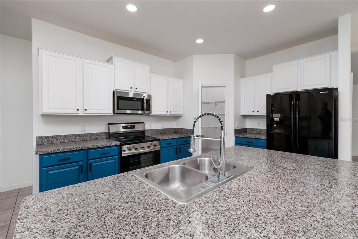36077 STABLE WILK AVENUE — photo 13 of 40