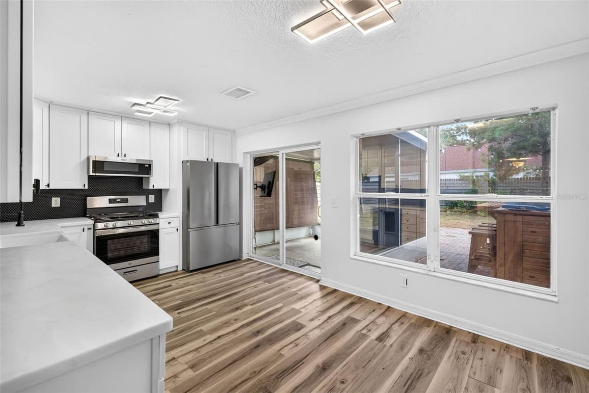 10521 LAKESIDE VISTA DRIVE — photo 21 of 53