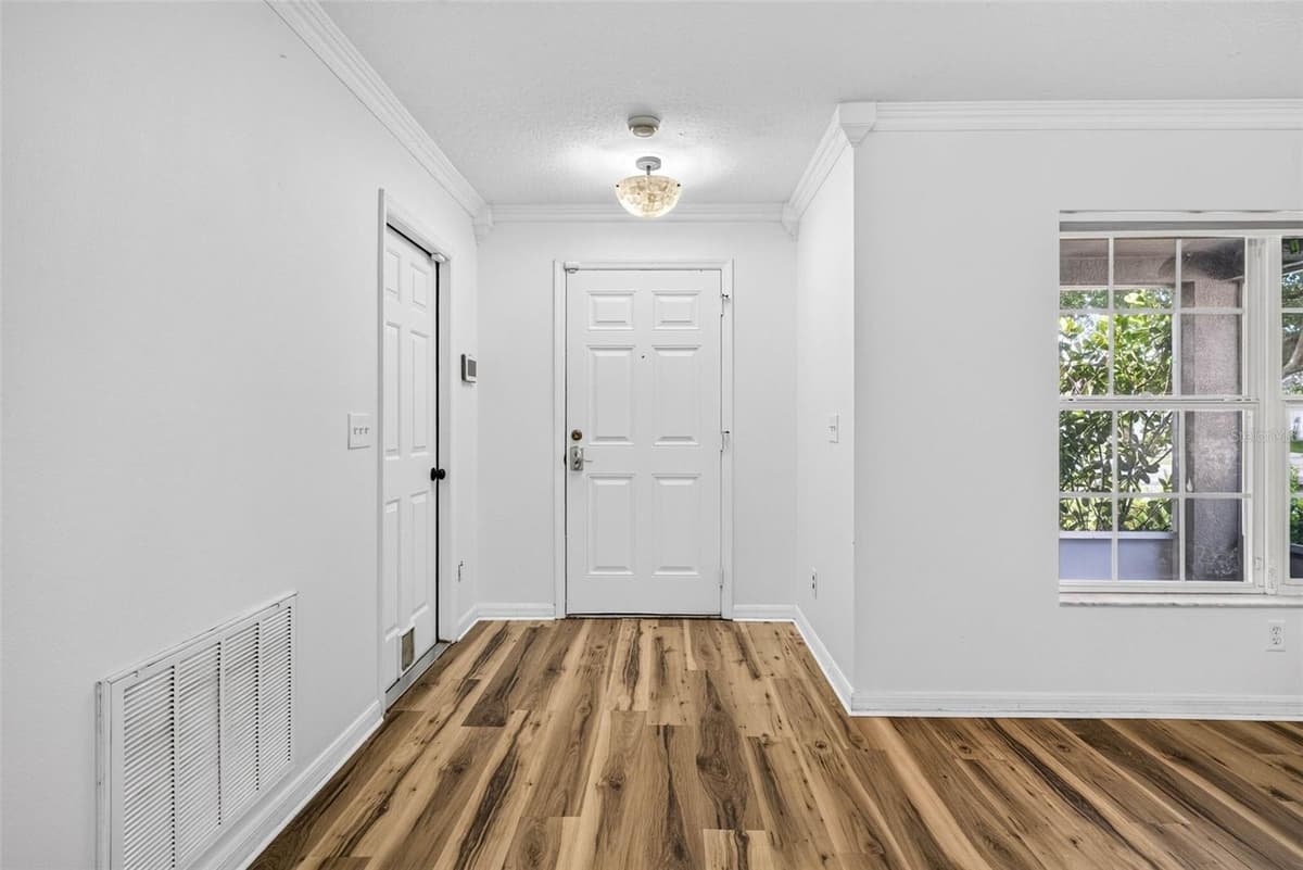 10521 LAKESIDE VISTA DRIVE — photo 13 of 53