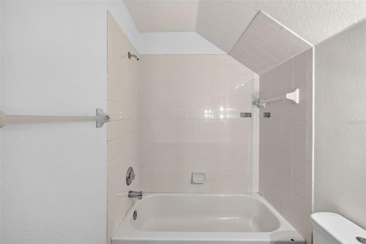 10521 LAKESIDE VISTA DRIVE — photo 44 of 53