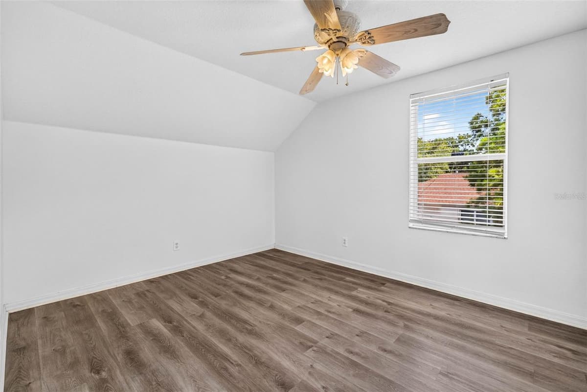 10521 LAKESIDE VISTA DRIVE — photo 40 of 53