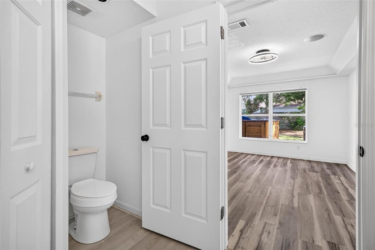 10521 LAKESIDE VISTA DRIVE — photo 32 of 53