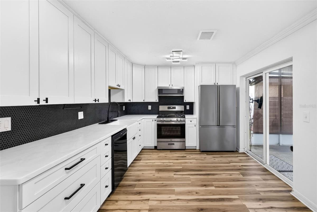 10521 LAKESIDE VISTA DRIVE — photo 22 of 53