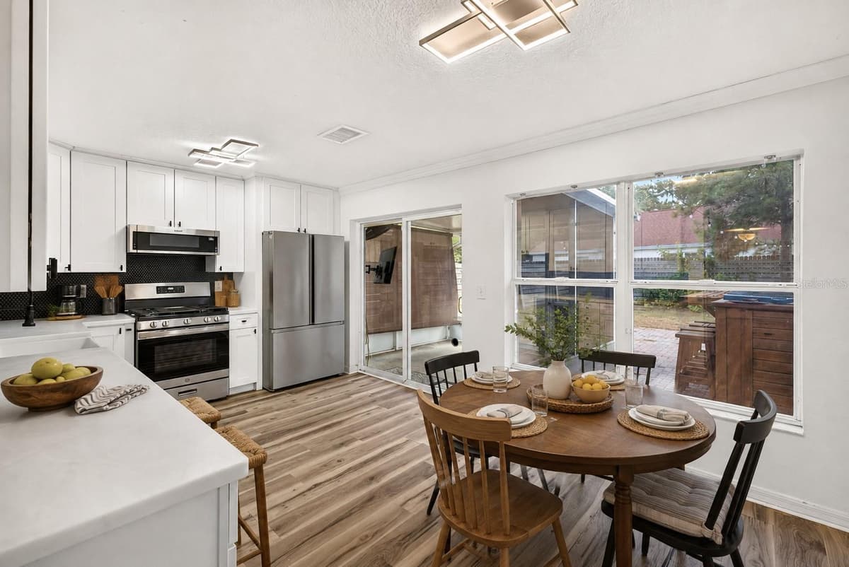 10521 LAKESIDE VISTA DRIVE — photo 4 of 53