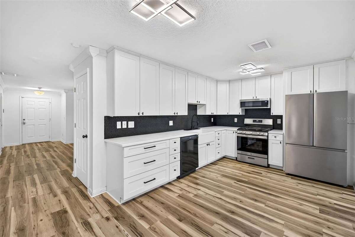 10521 LAKESIDE VISTA DRIVE — photo 23 of 53