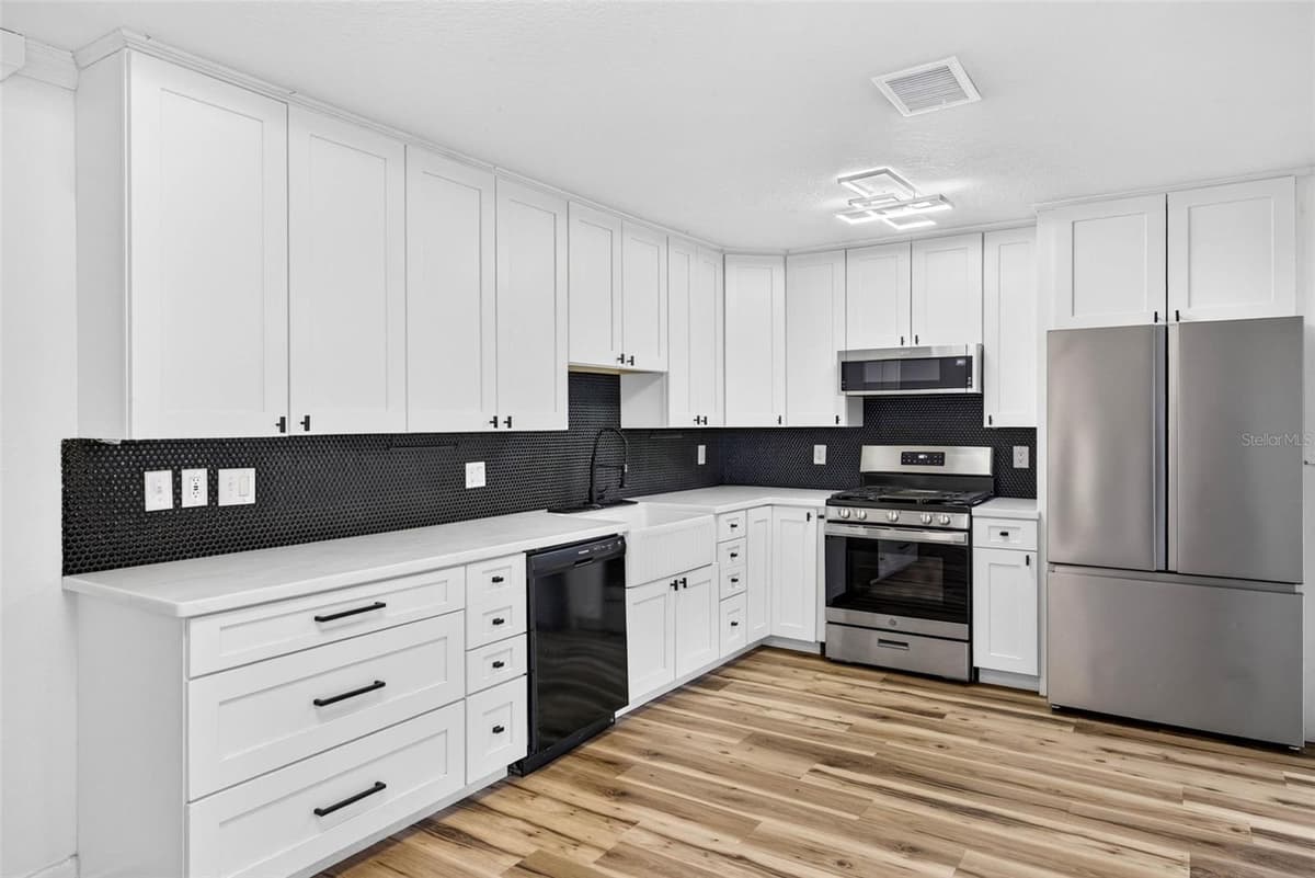10521 LAKESIDE VISTA DRIVE — photo 24 of 53