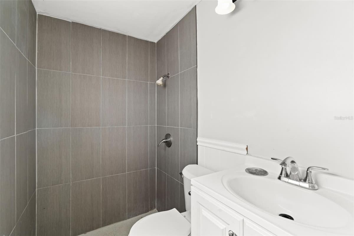4312 NEWBURY DRIVE — photo 8 of 15