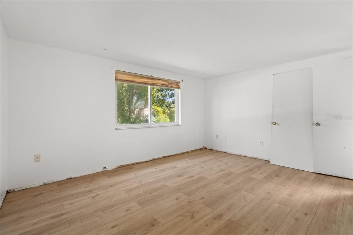 4312 NEWBURY DRIVE — photo 7 of 15