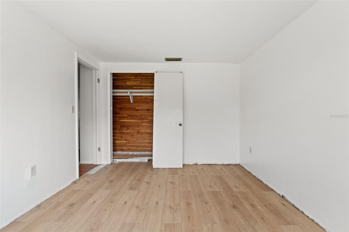 4312 NEWBURY DRIVE — photo 9 of 15