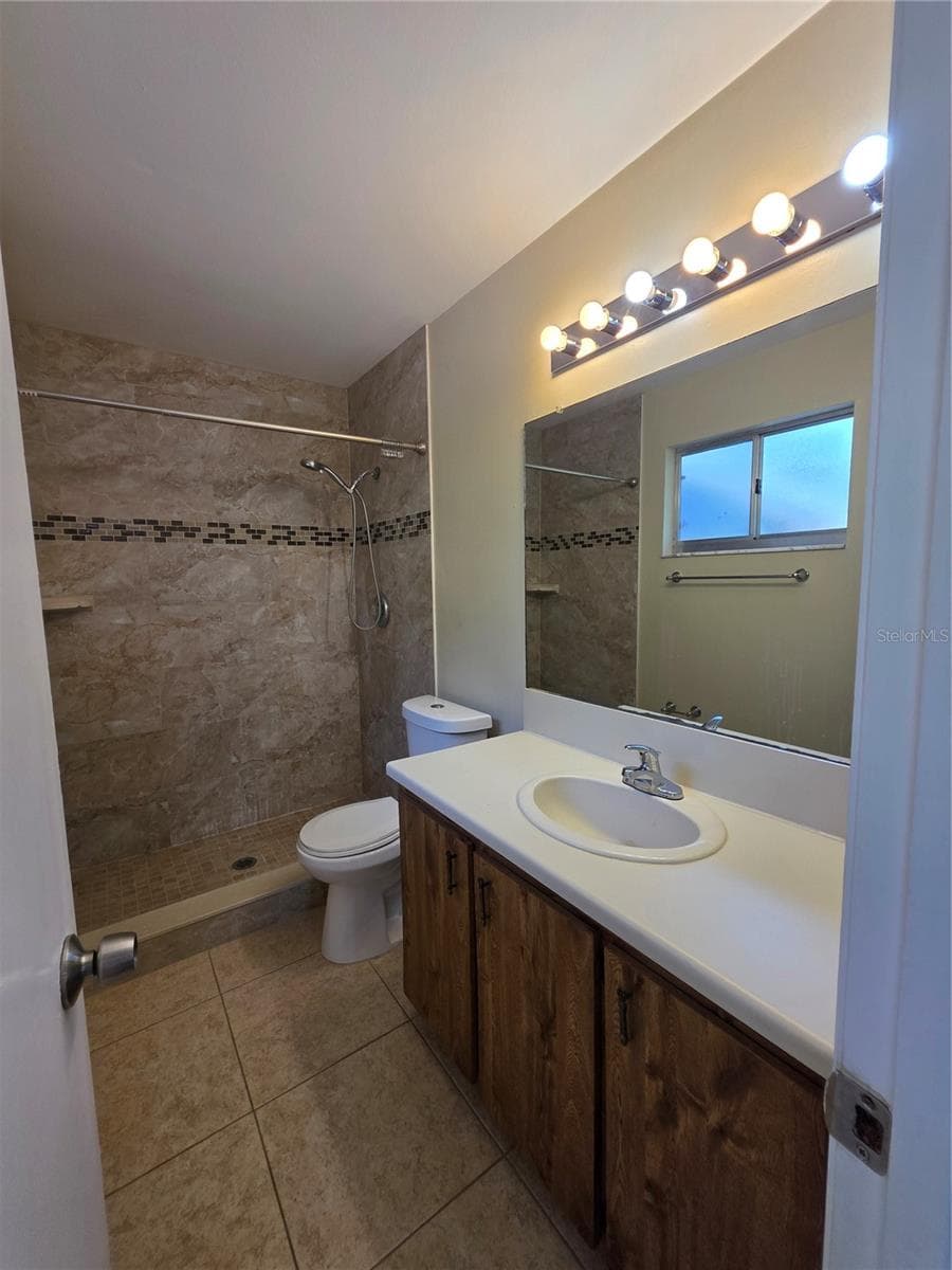 8507 CALADESI ISLAND DRIVE — photo 17 of 25