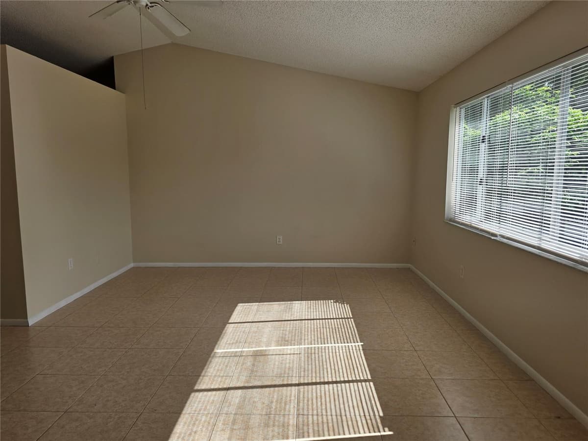 8507 CALADESI ISLAND DRIVE — photo 4 of 25