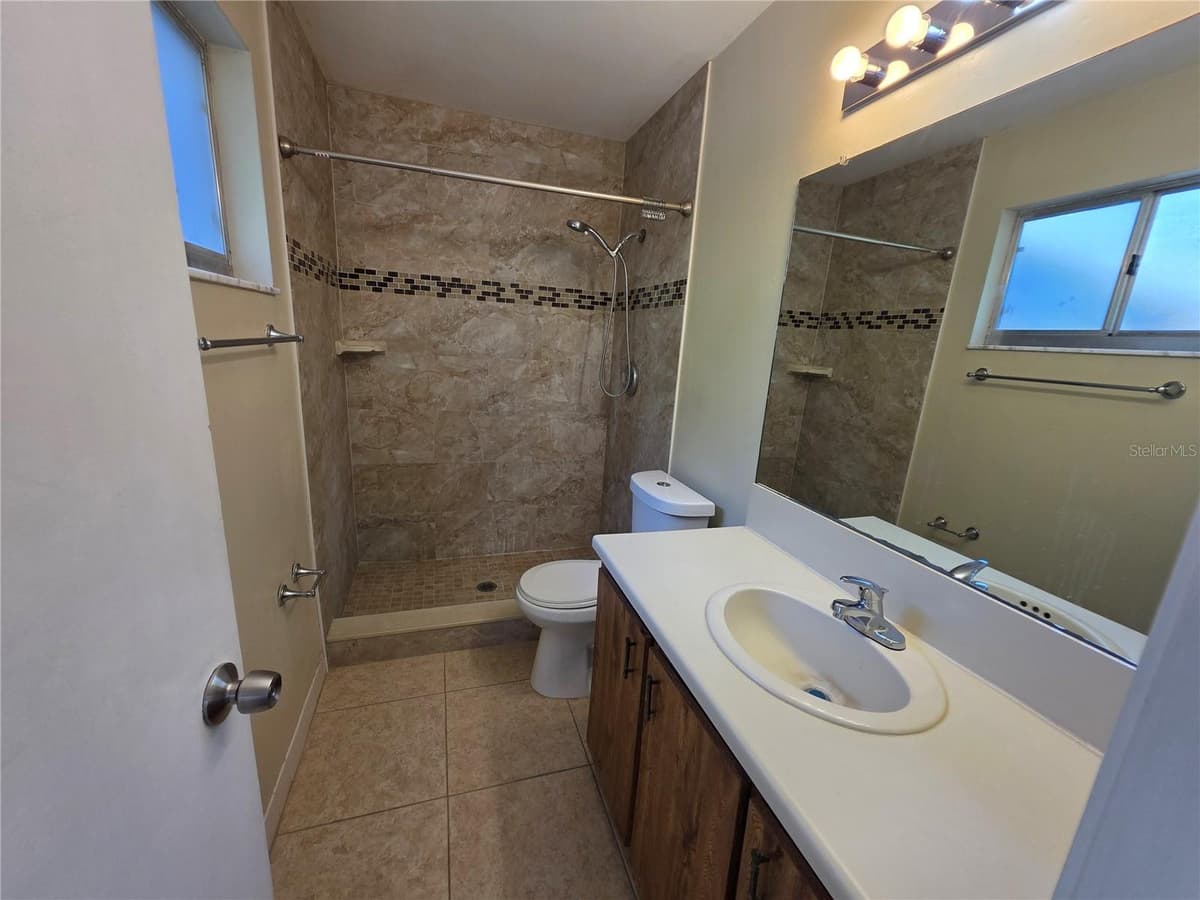 8507 CALADESI ISLAND DRIVE — photo 18 of 25