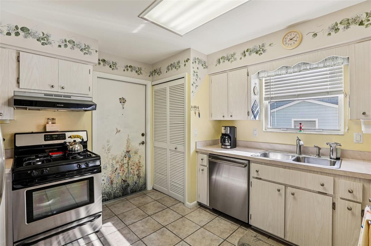 1507 NEW ABBEY AVENUE — photo 15 of 58