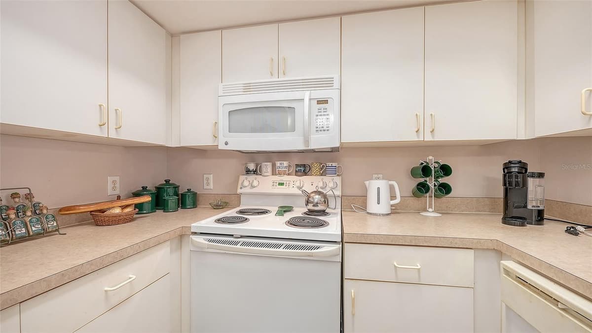 4126 CENTRAL SARASOTA PARKWAY — photo 16 of 87