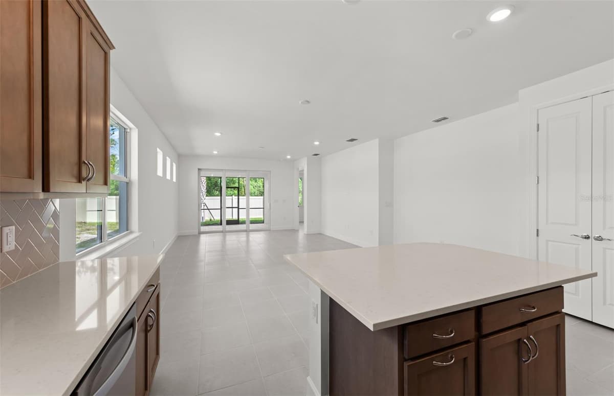 6859 CALI COURT — photo 11 of 22