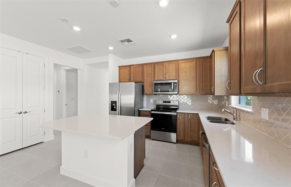 6859 CALI COURT — photo 12 of 22