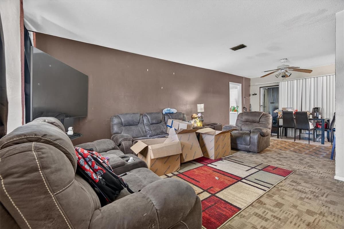 1602 PATRICK CIRCLE — photo 4 of 33