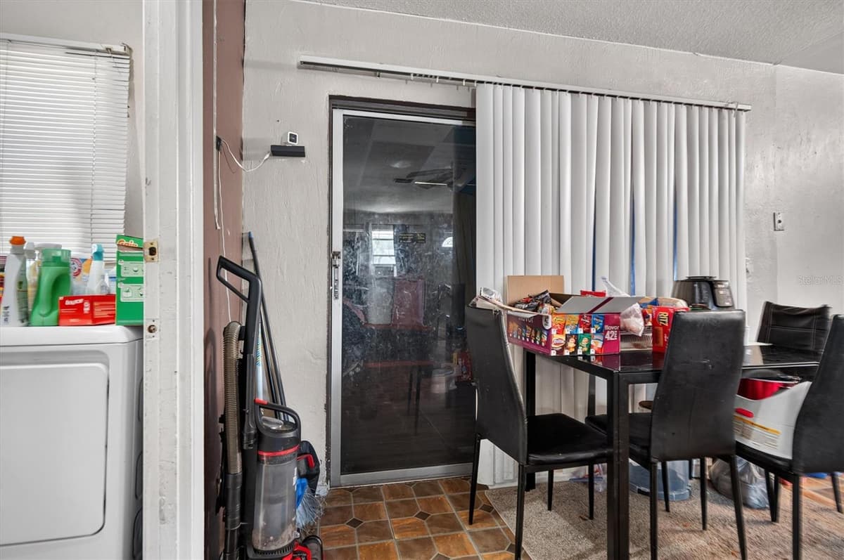 1602 PATRICK CIRCLE — photo 7 of 33