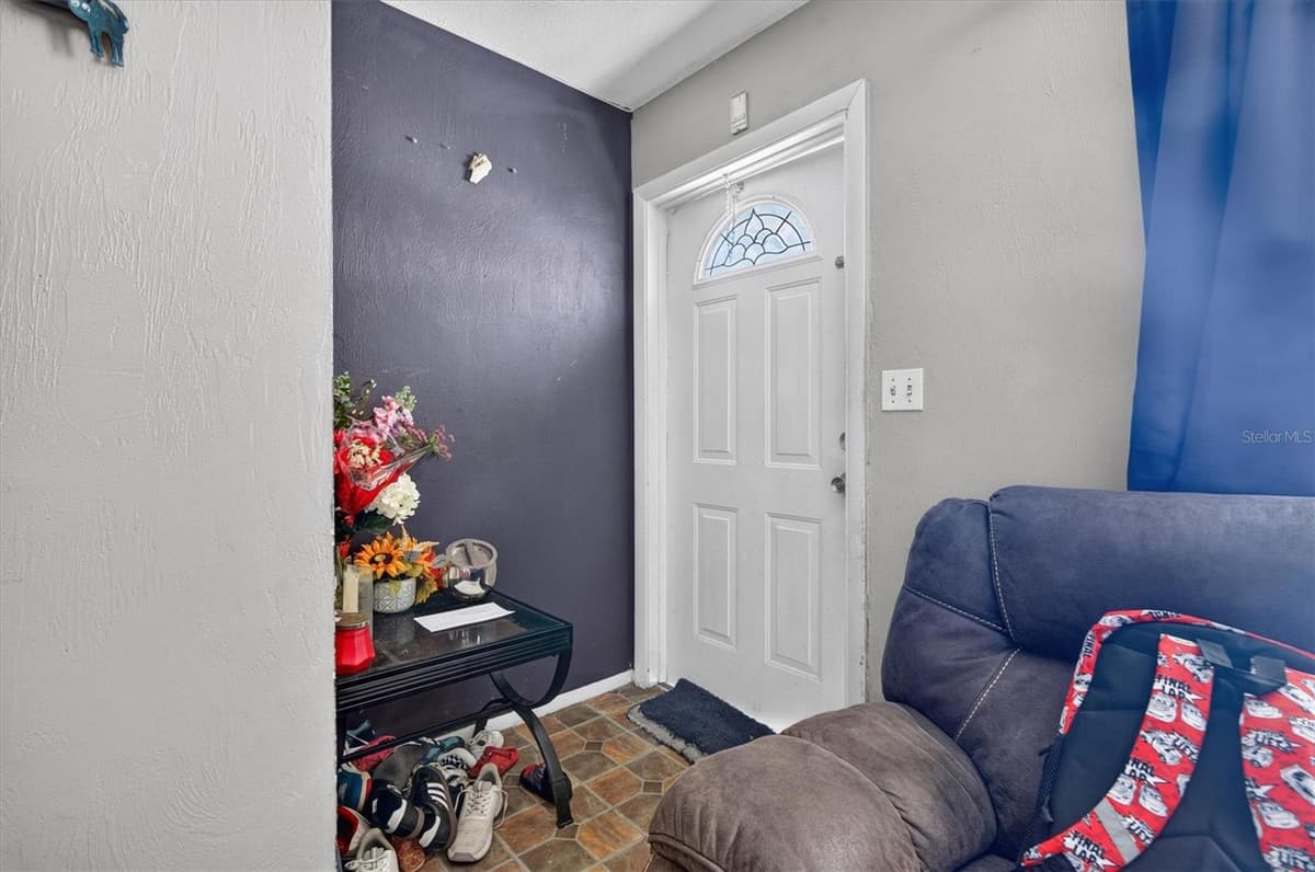 1602 PATRICK CIRCLE — photo 3 of 33