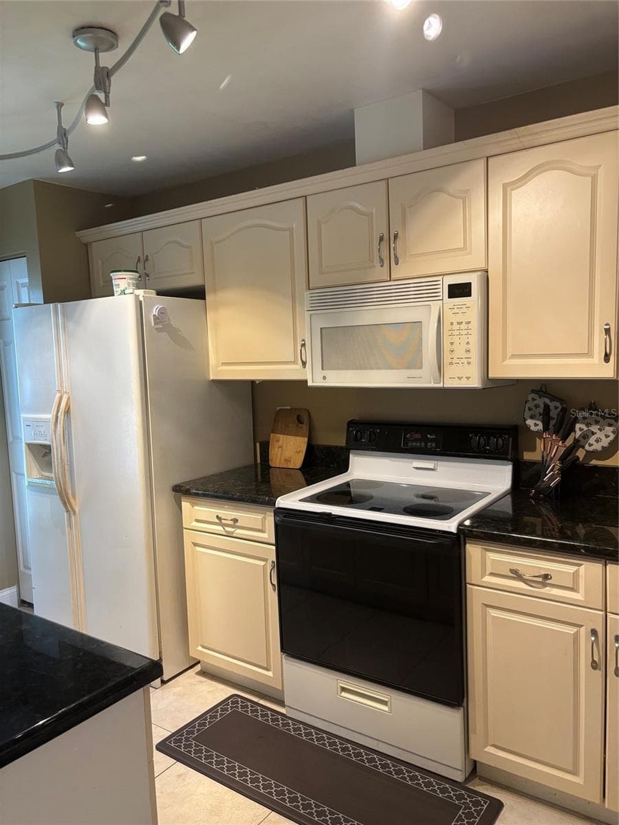 283 HILL STREET — photo 5 of 14