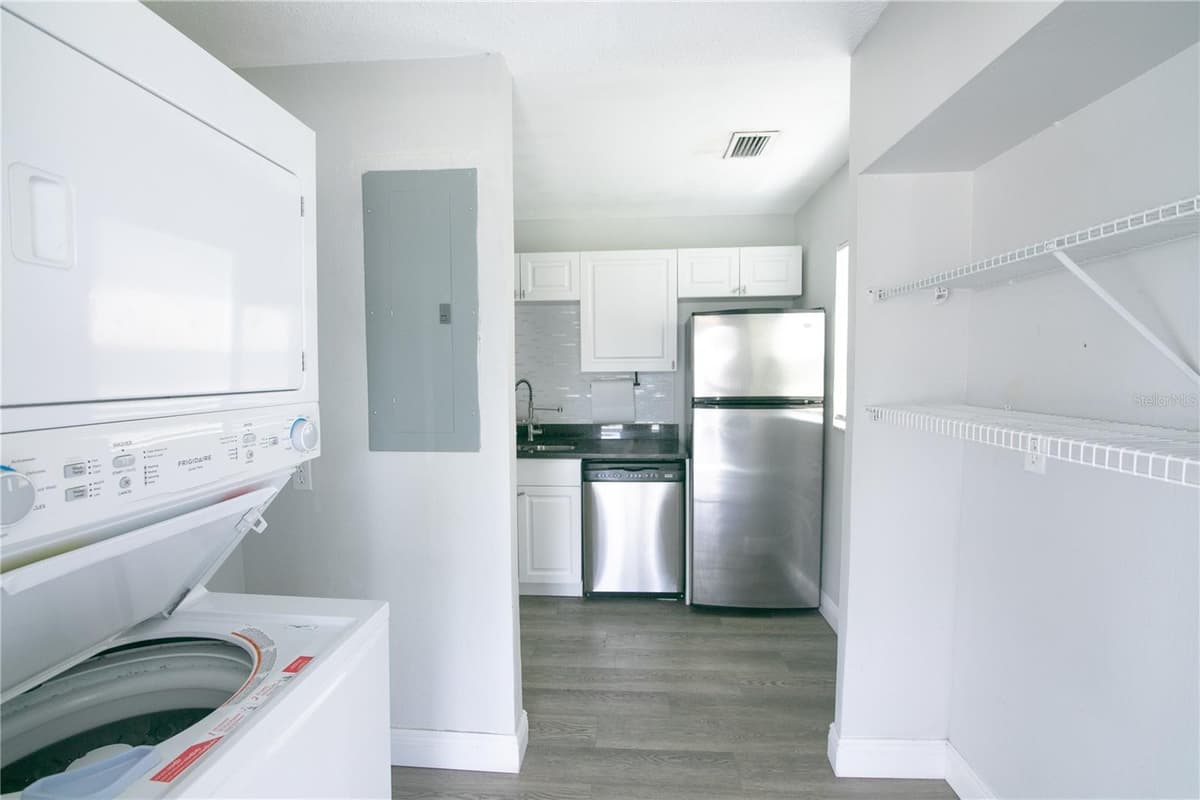 1831 AARON AVENUE — photo 4 of 14