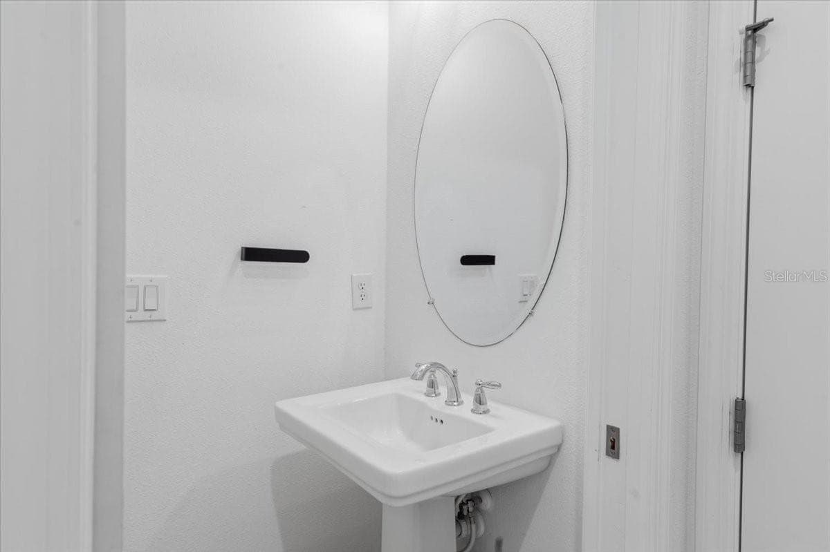 8370 VELDA TRAIL — photo 16 of 64