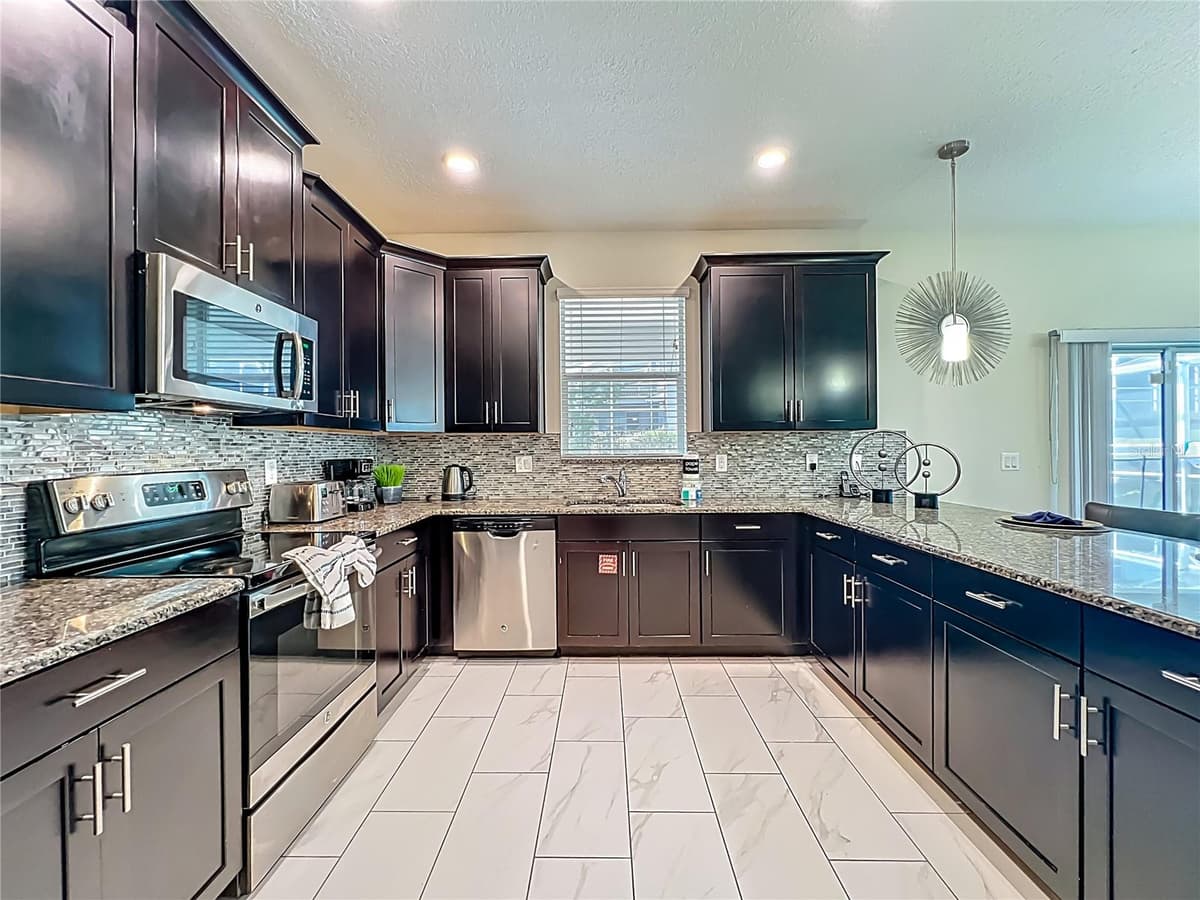 9018 STINGER DRIVE — photo 11 of 50