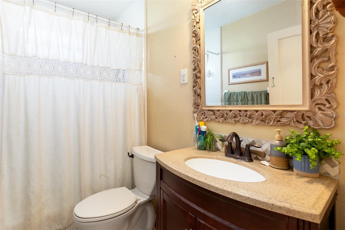 220 ADELLE AVENUE — photo 12 of 34