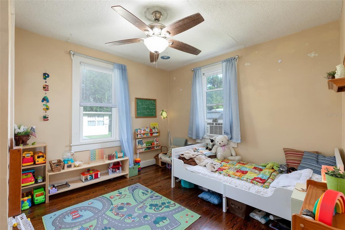 220 ADELLE AVENUE — photo 11 of 34