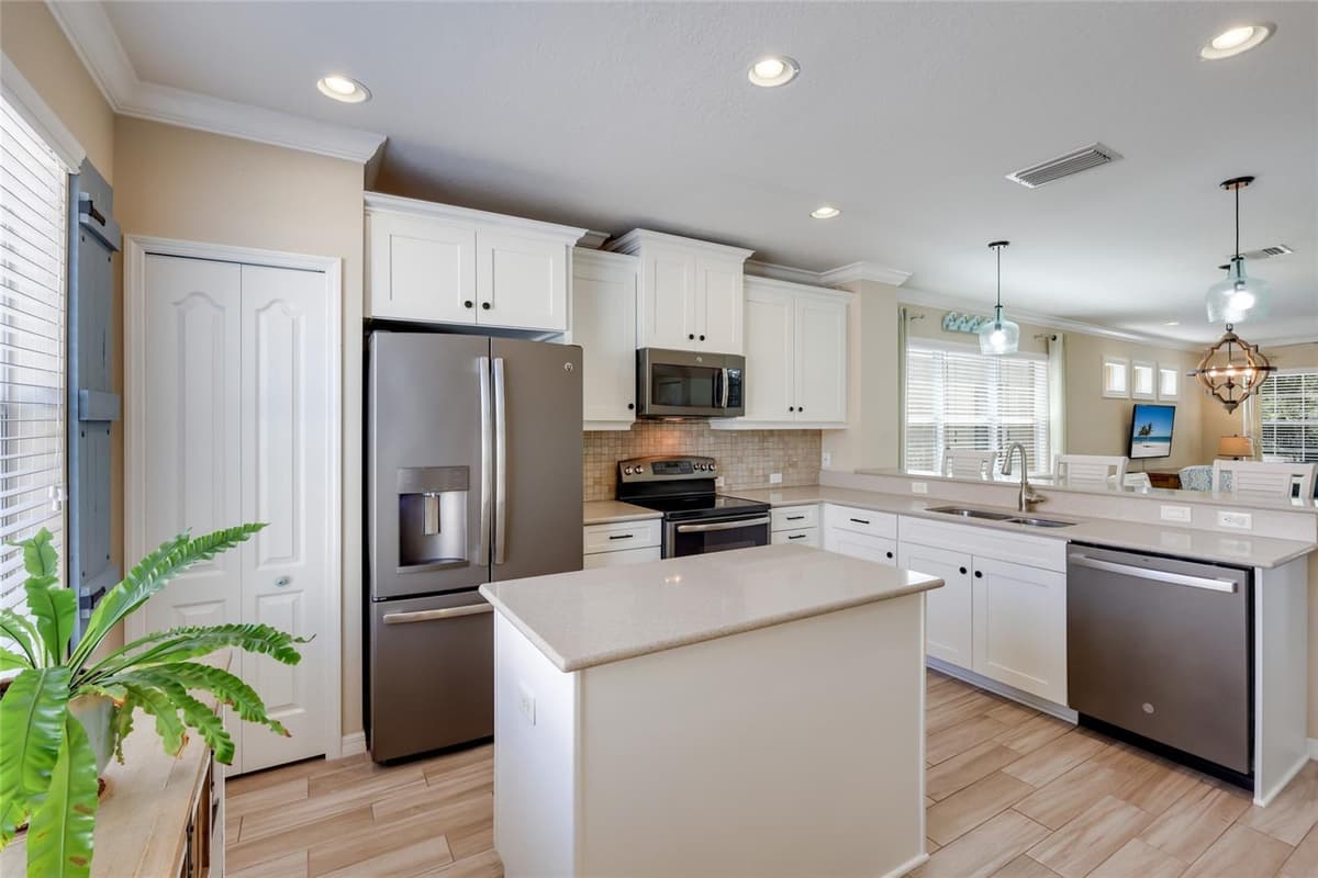 12566 SHIMMERING OAK CIRCLE — photo 12 of 53