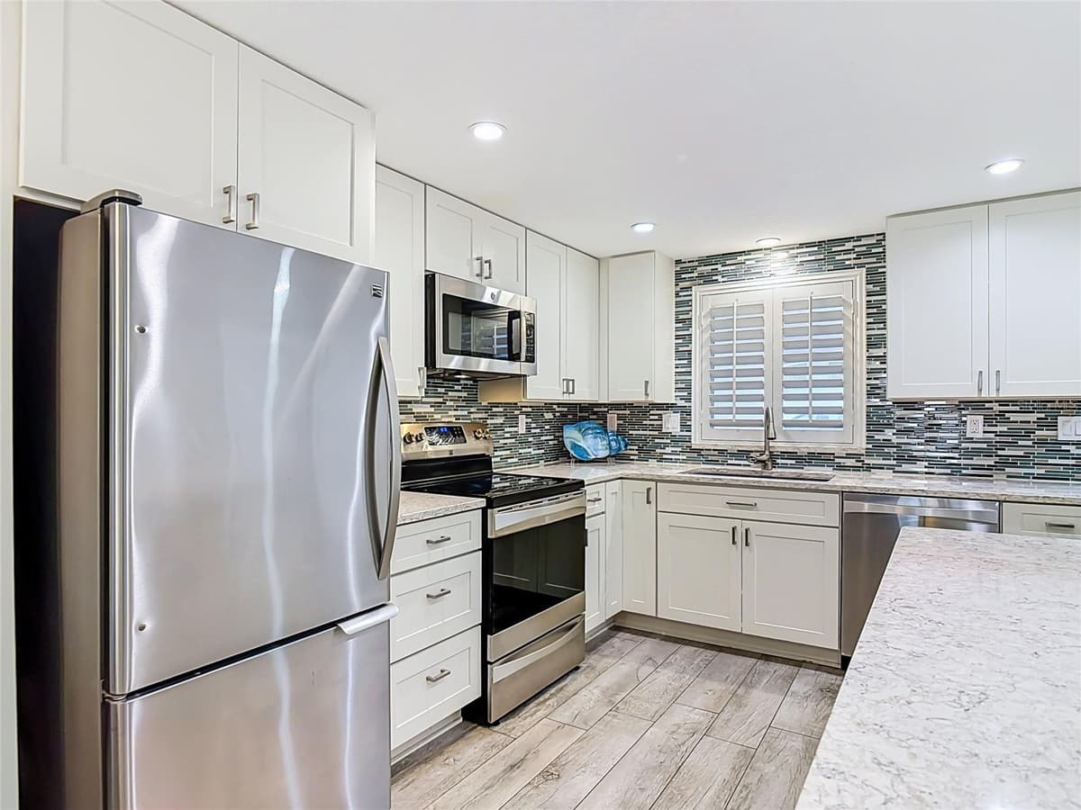 4495 ATLANTIC AVENUE — photo 10 of 54