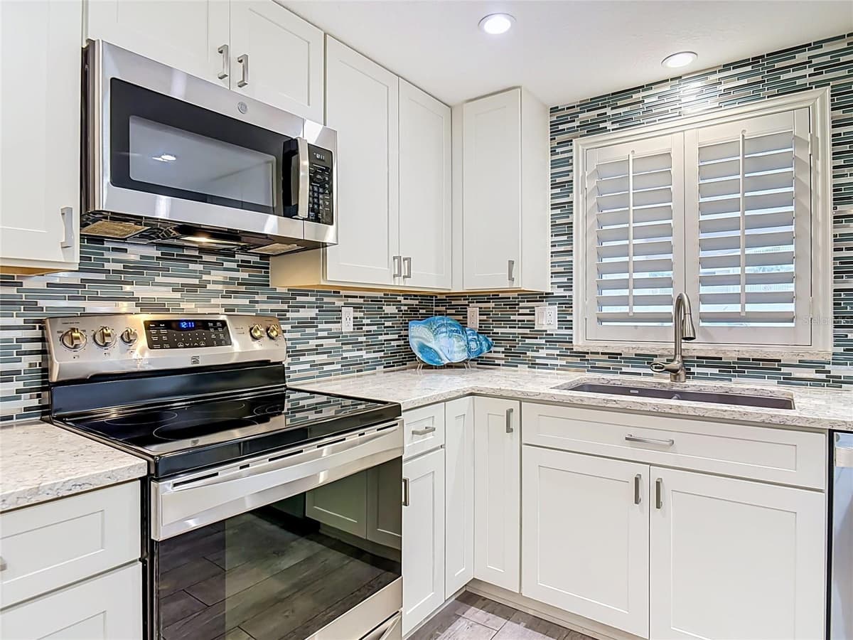 4495 ATLANTIC AVENUE — photo 5 of 54