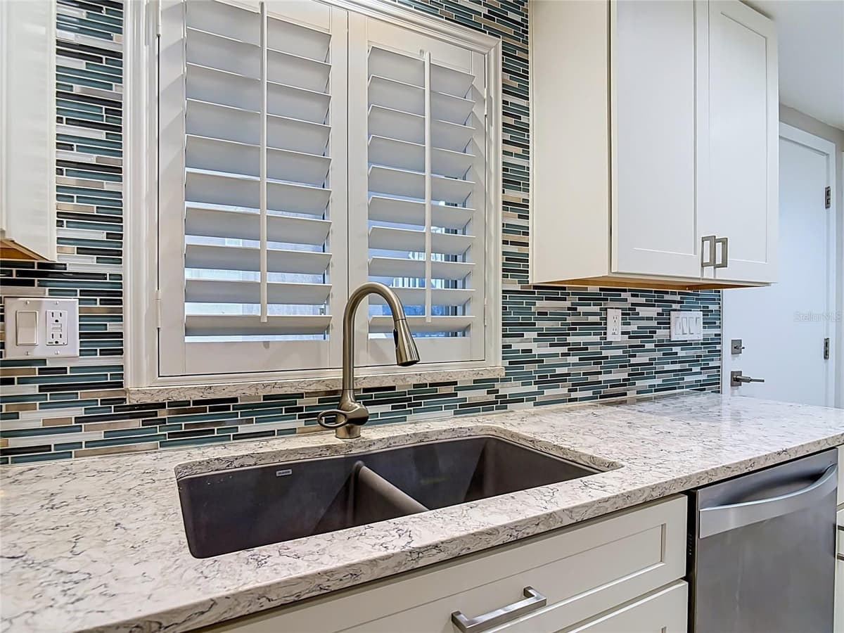 4495 ATLANTIC AVENUE — photo 6 of 54