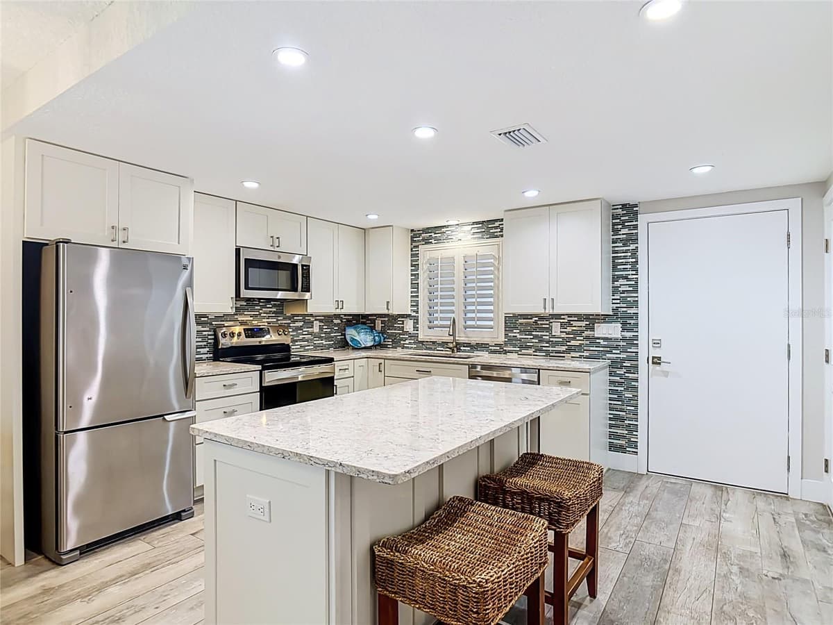 4495 ATLANTIC AVENUE — photo 11 of 54