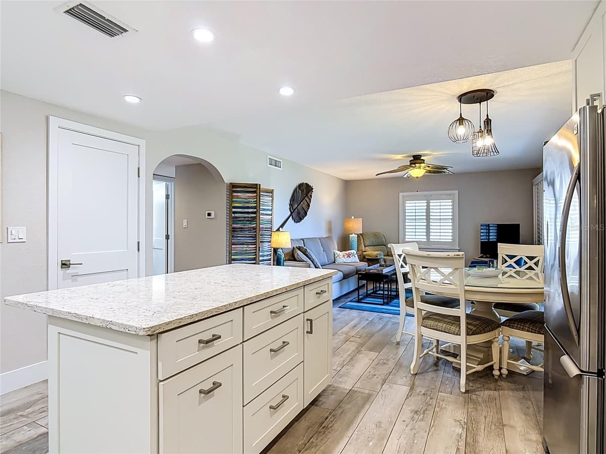 4495 ATLANTIC AVENUE — photo 8 of 54