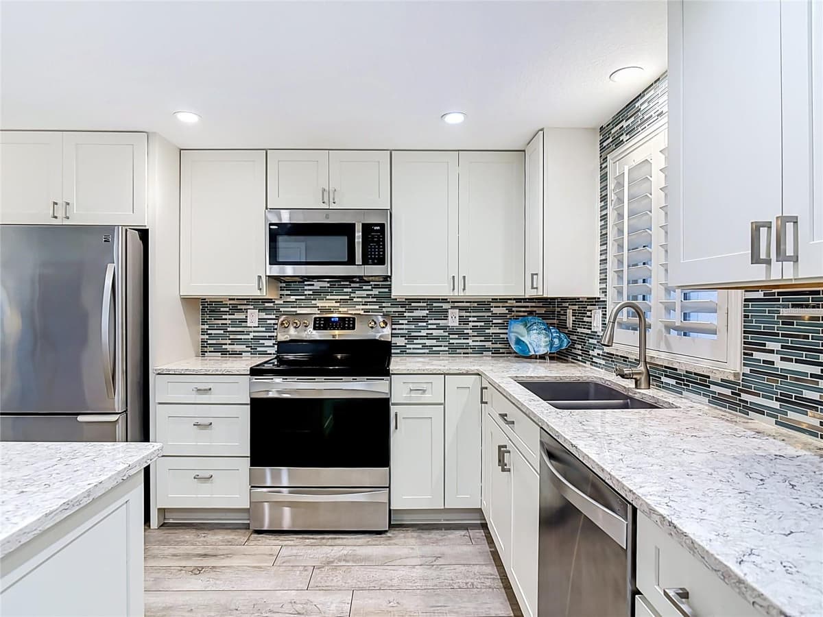 4495 ATLANTIC AVENUE — photo 4 of 54