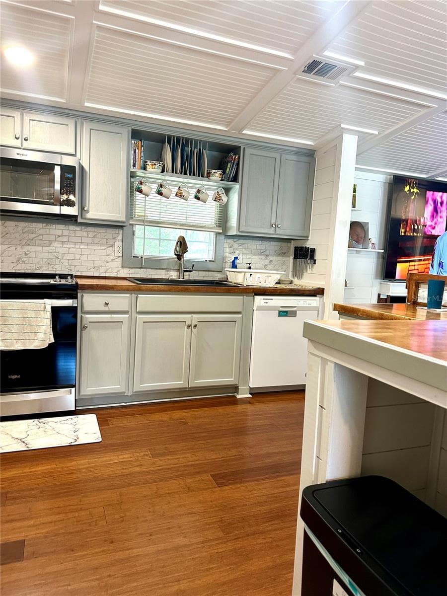 202 ASH STREET — photo 17 of 25