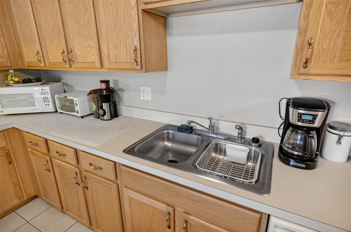 8 FAWN LANE — photo 10 of 65