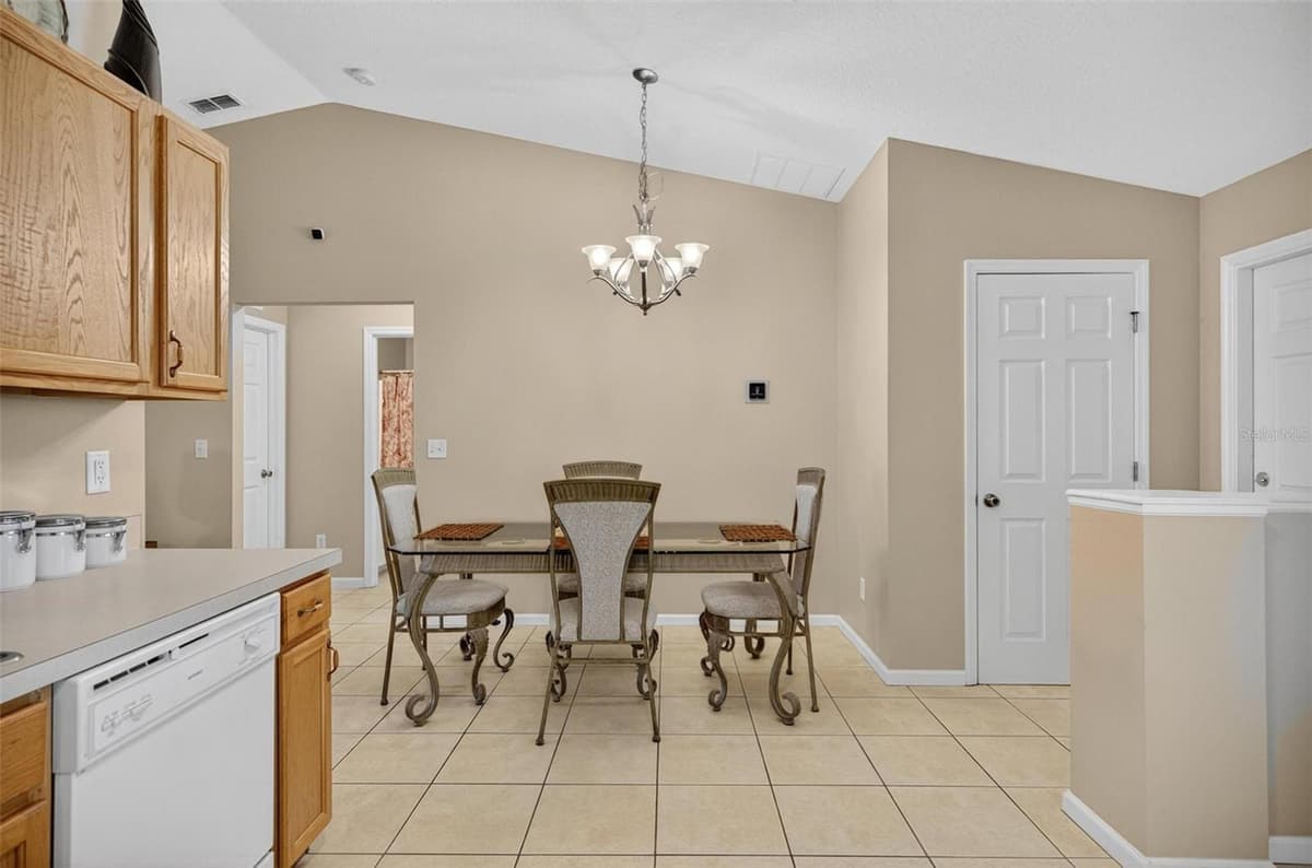 8 FAWN LANE — photo 13 of 65