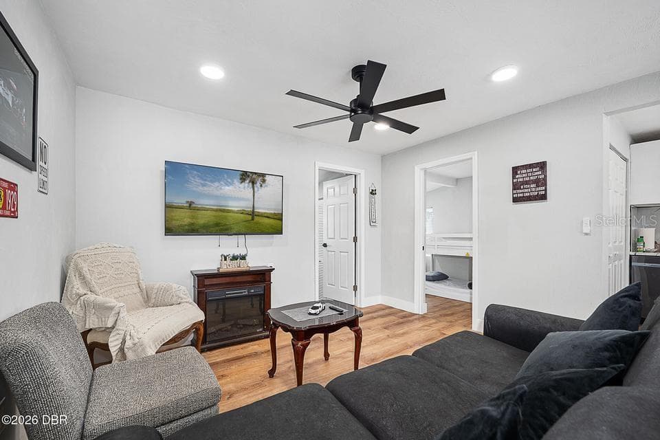 419 BURLEIGH AVENUE — photo 8 of 39