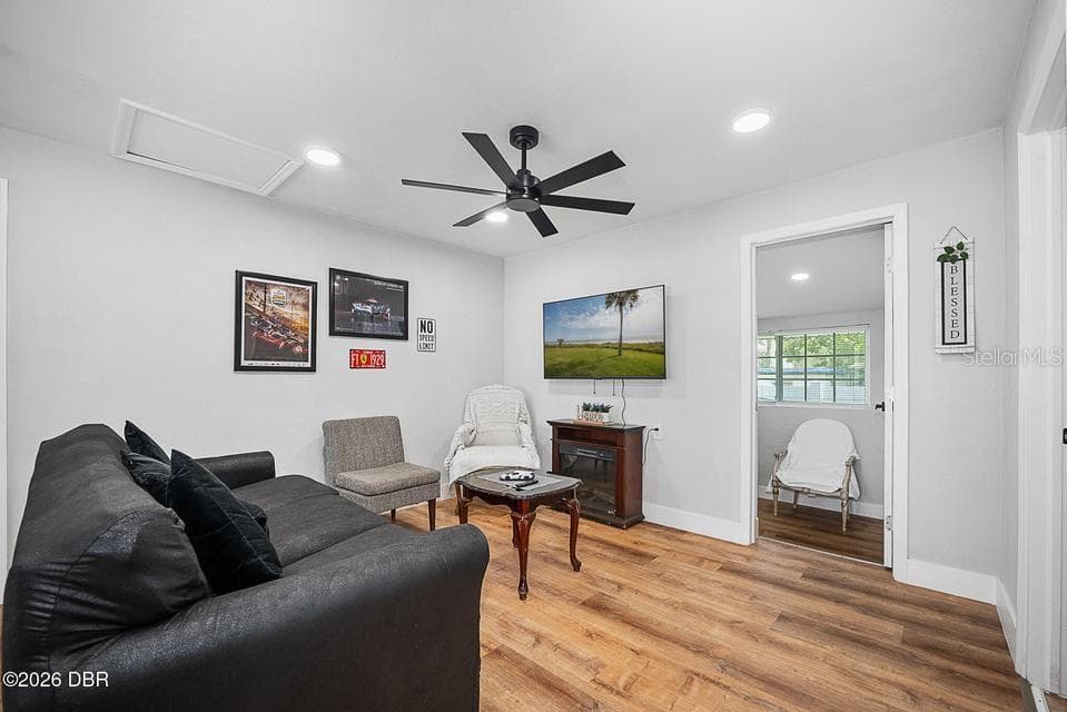 419 BURLEIGH AVENUE — photo 7 of 39