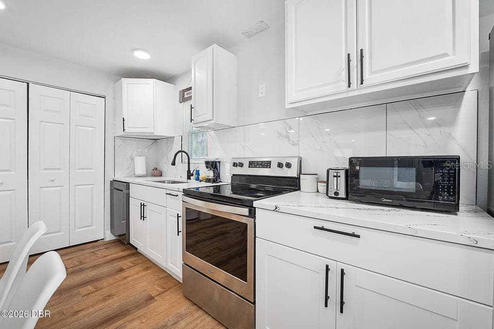 419 BURLEIGH AVENUE — photo 11 of 39