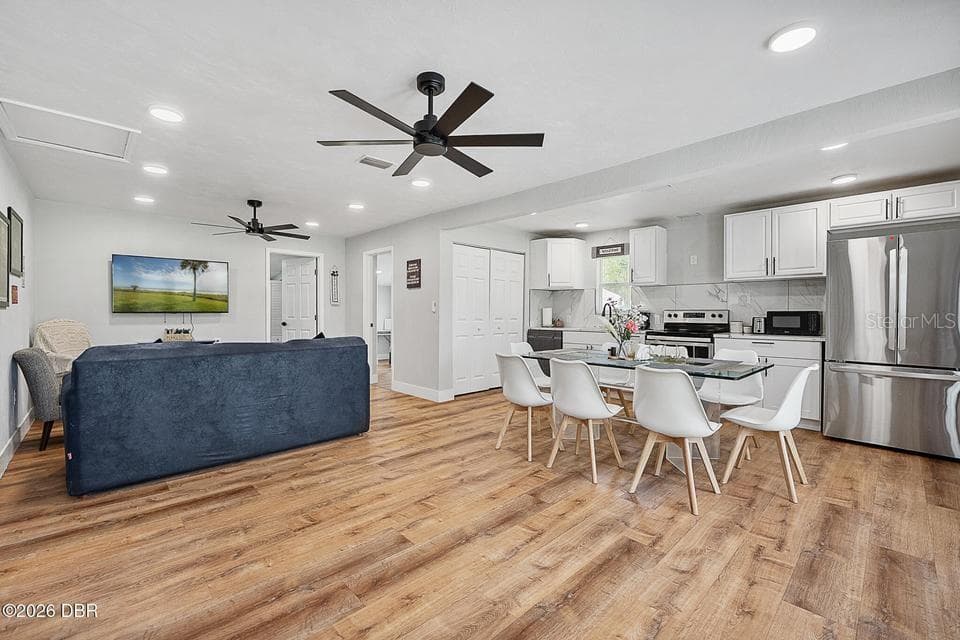 419 BURLEIGH AVENUE — photo 9 of 39