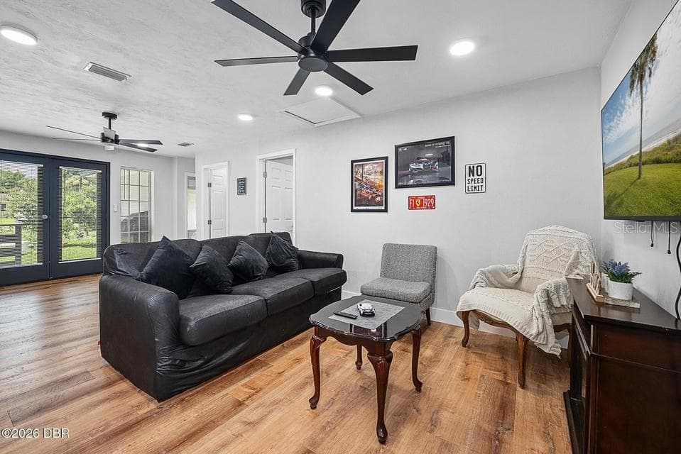 419 BURLEIGH AVENUE — photo 6 of 39