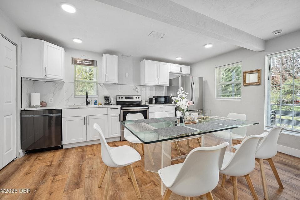 419 BURLEIGH AVENUE — photo 10 of 39