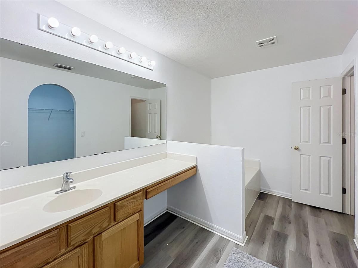 5641 ROYAL HILLS DRIVE — photo 14 of 33
