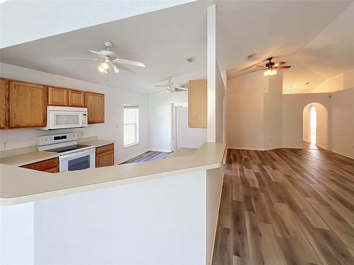 5641 ROYAL HILLS DRIVE — photo 10 of 33